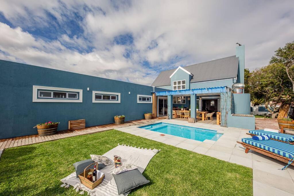 House W Pool, Fireplace, Braai Cape Town